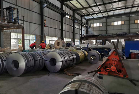 工廠實(shí)景-圍擋材料生產(chǎn)車間